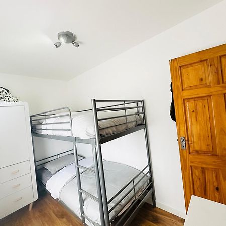 Beautiful Home In London With Easy Access To Central London Σάτον Εξωτερικό φωτογραφία