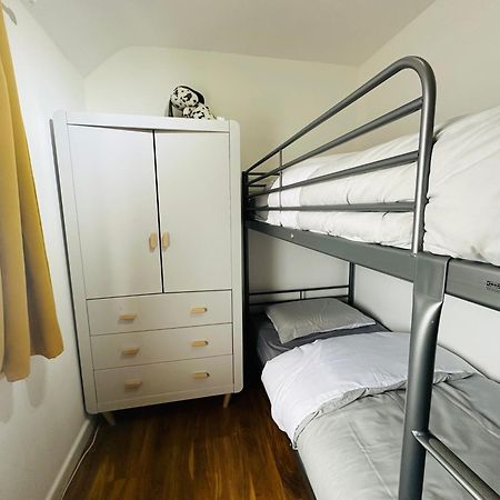 Beautiful Home In London With Easy Access To Central London Σάτον Εξωτερικό φωτογραφία