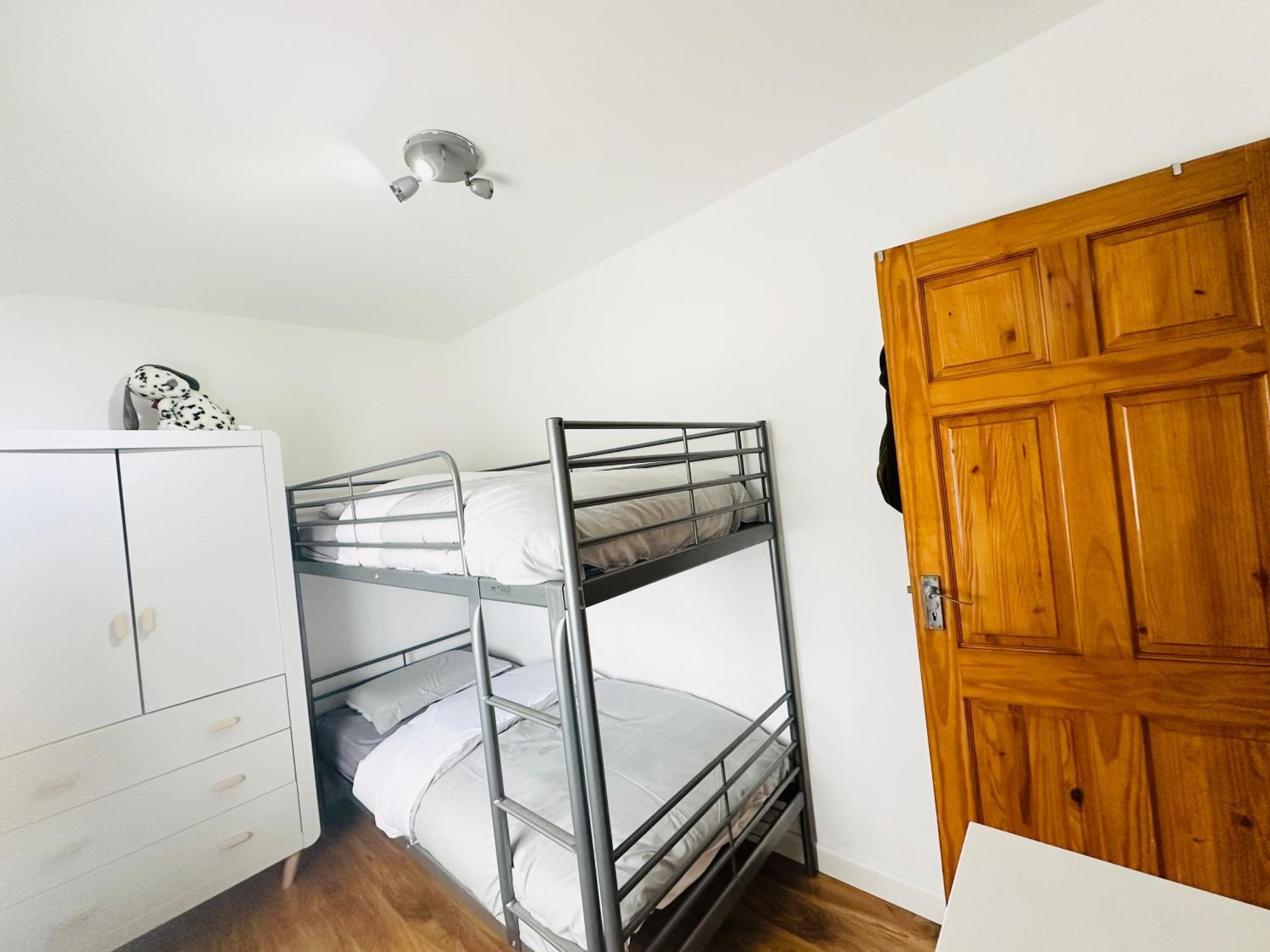 Beautiful Home In London With Easy Access To Central London Σάτον Εξωτερικό φωτογραφία