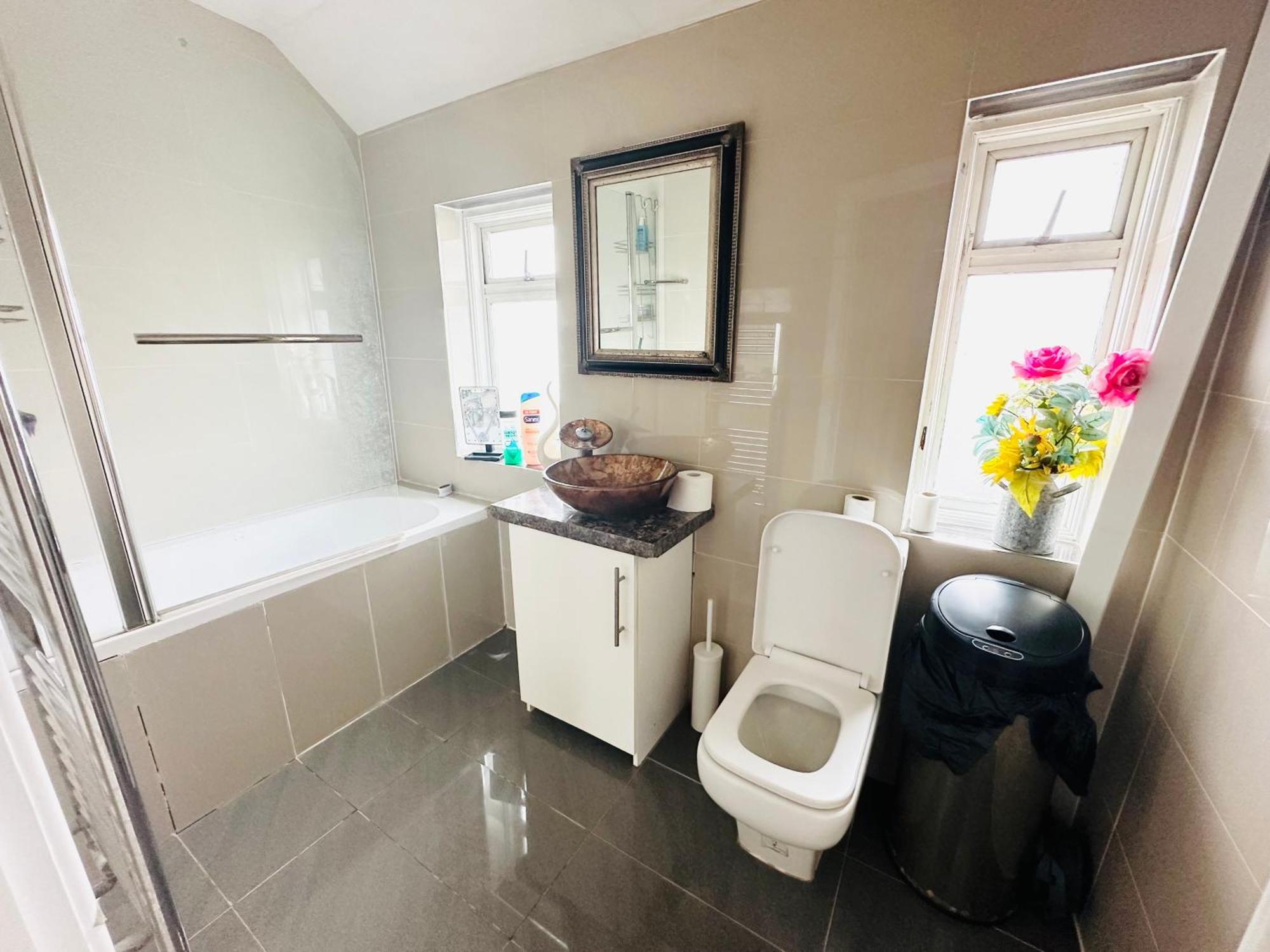 Beautiful Home In London With Easy Access To Central London Σάτον Εξωτερικό φωτογραφία