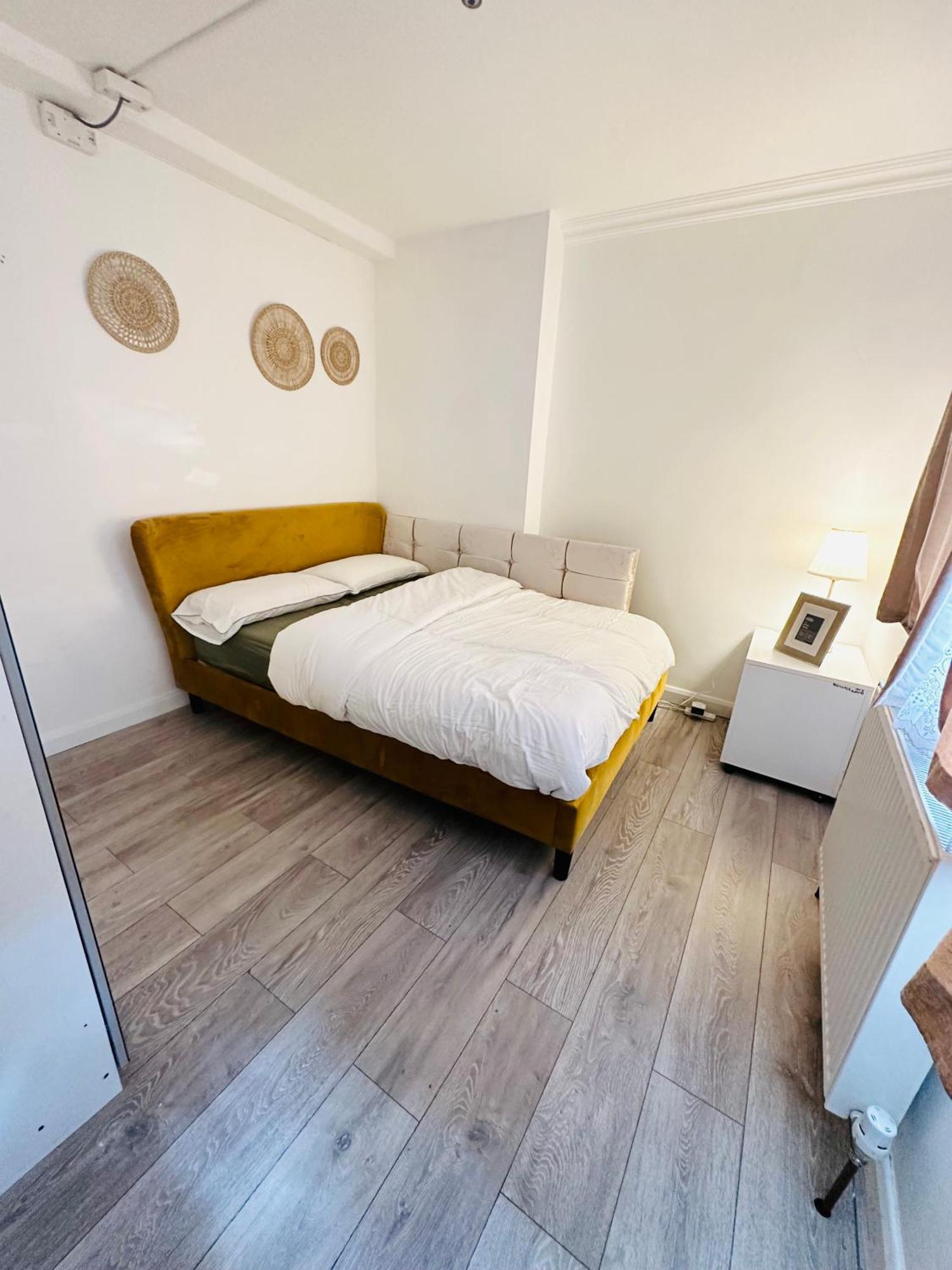 Beautiful Home In London With Easy Access To Central London Σάτον Εξωτερικό φωτογραφία