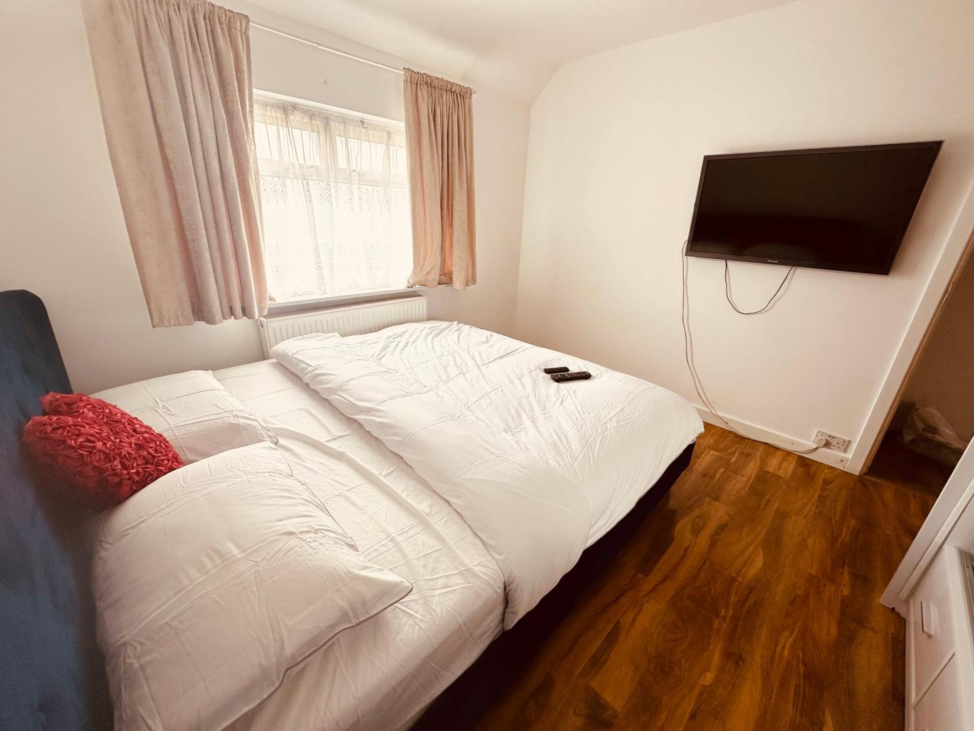 Beautiful Home In London With Easy Access To Central London Σάτον Εξωτερικό φωτογραφία