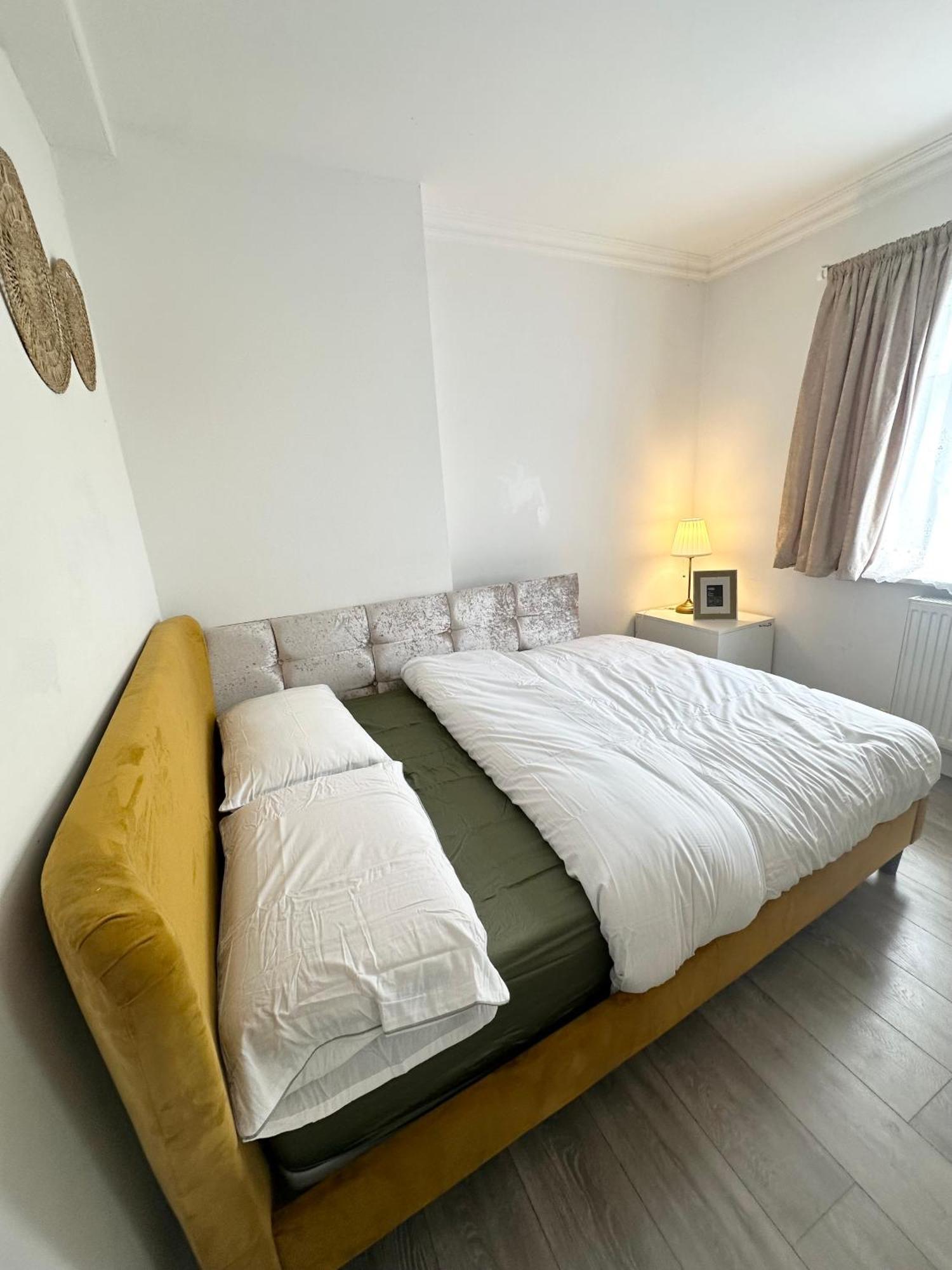 Beautiful Home In London With Easy Access To Central London Σάτον Εξωτερικό φωτογραφία