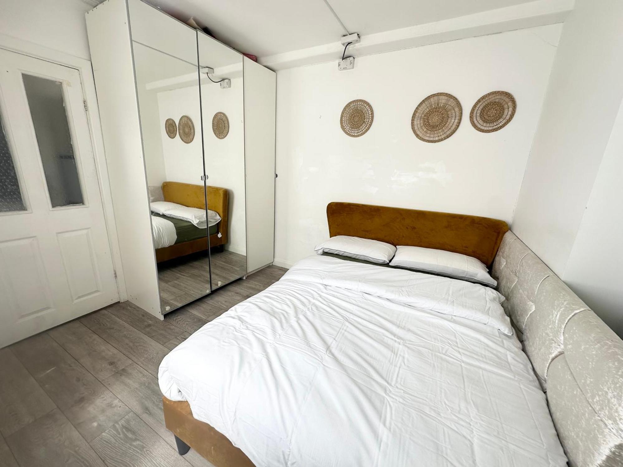 Beautiful Home In London With Easy Access To Central London Σάτον Εξωτερικό φωτογραφία