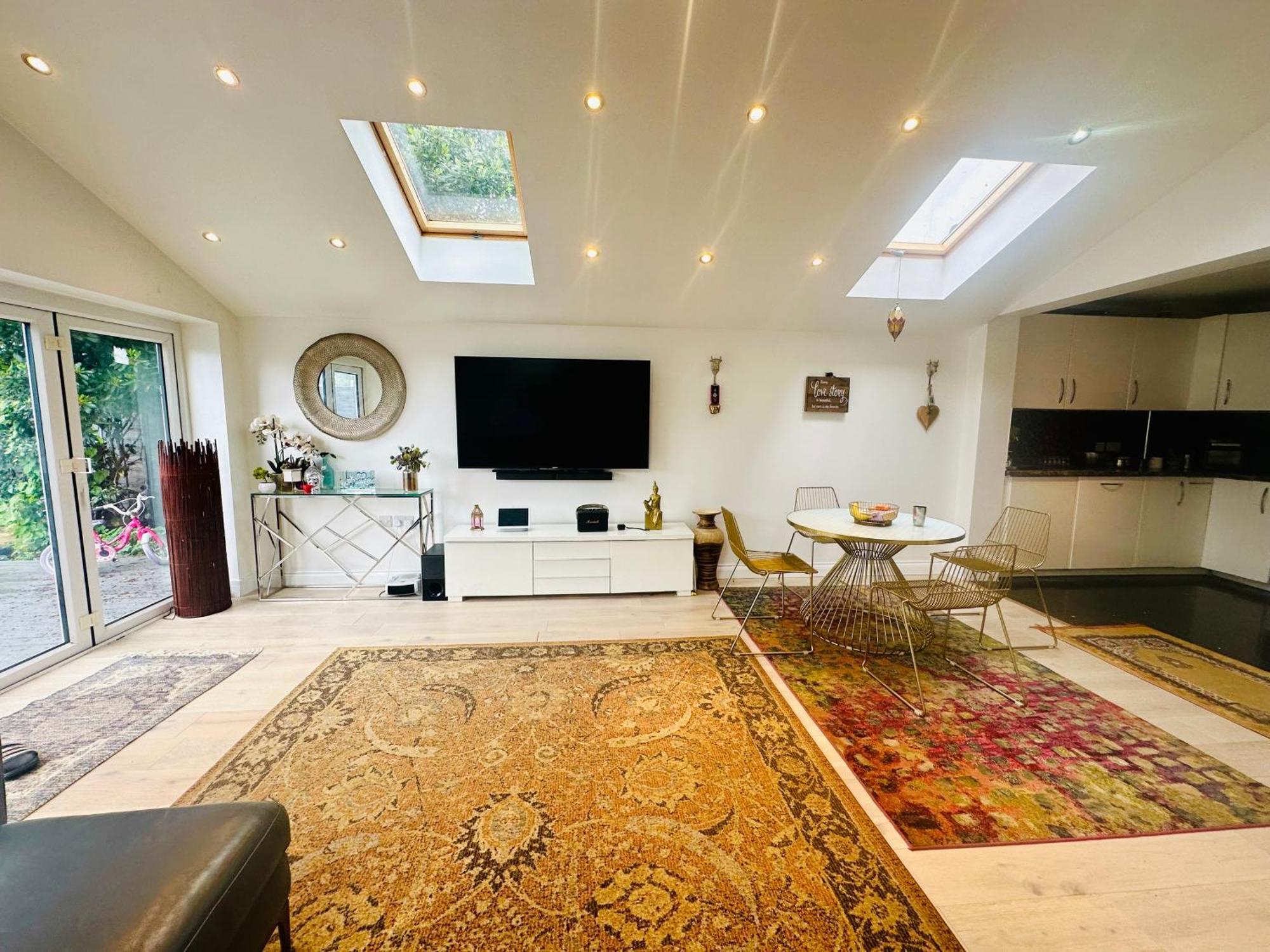 Beautiful Home In London With Easy Access To Central London Σάτον Εξωτερικό φωτογραφία